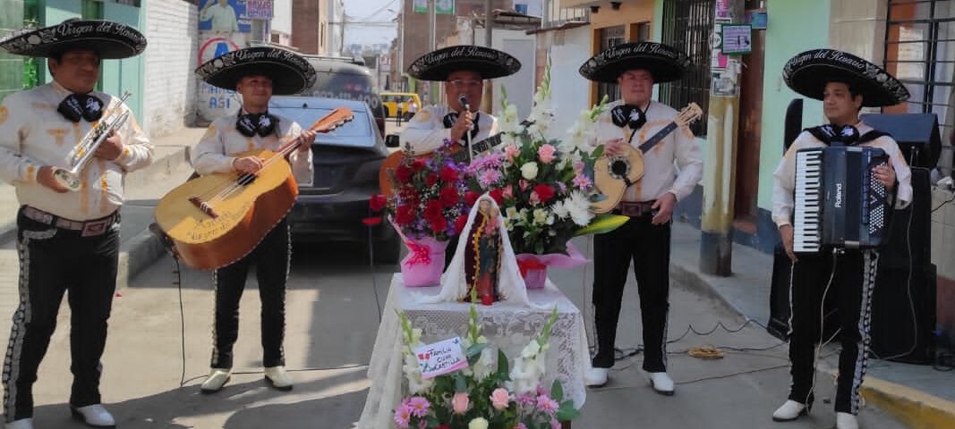 mariachis en la molina